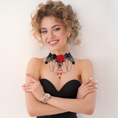 Collier gothique dentelle et perles, avec une rose