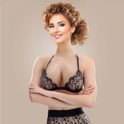Buste faux seins, vaisseaux apparents, col haut
